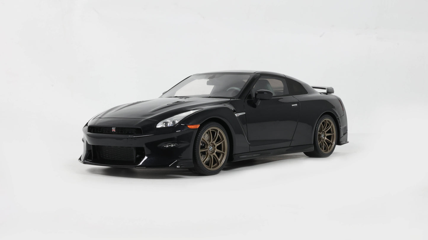 NISSAN GT-R TAKUMI EDITION PURPLE 2024 - GTSpirit - 1/18