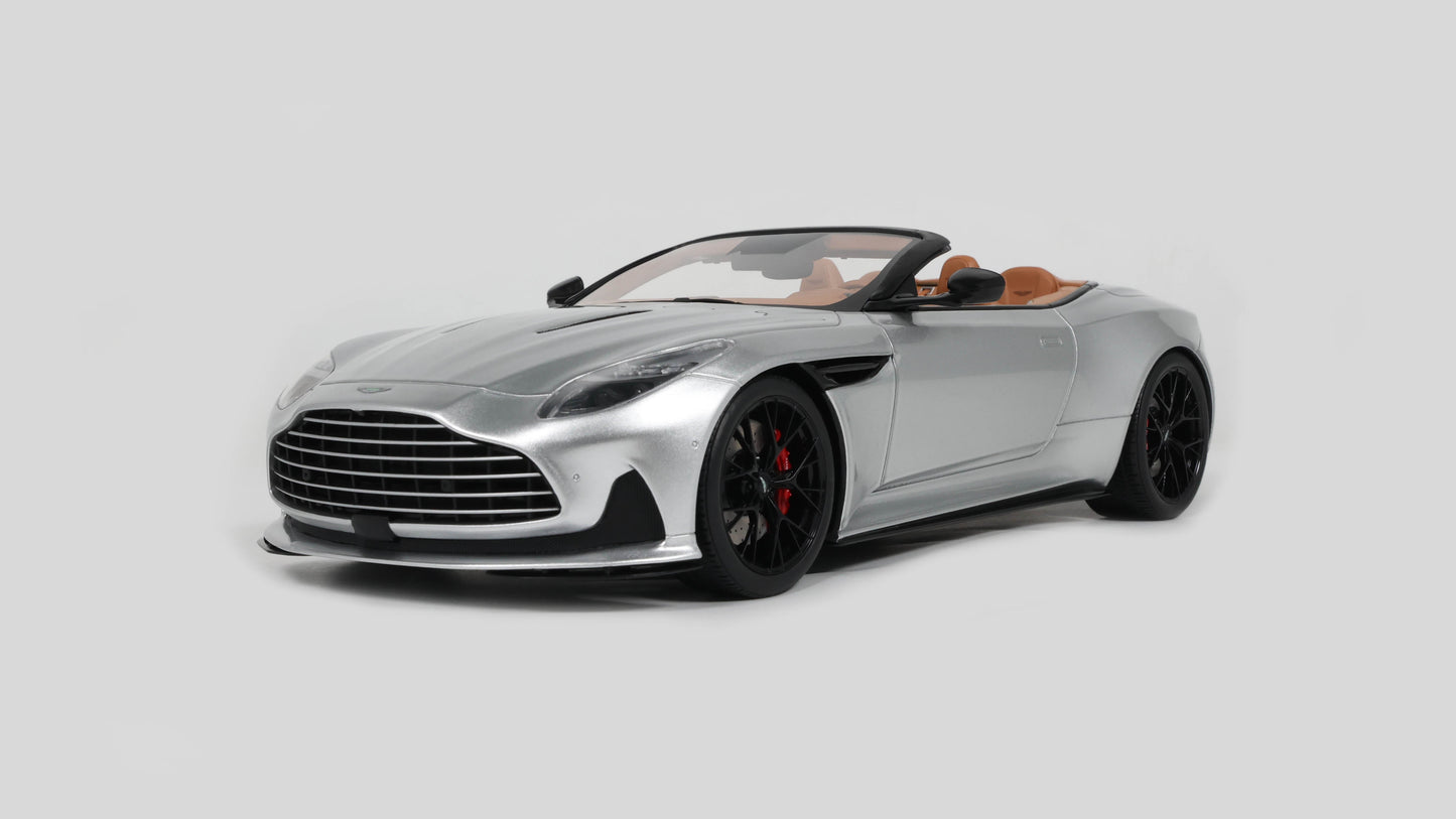 ASTON MARTIN DB12 VOLANTE SILVER 2023 - GTSpirit - 1/18
