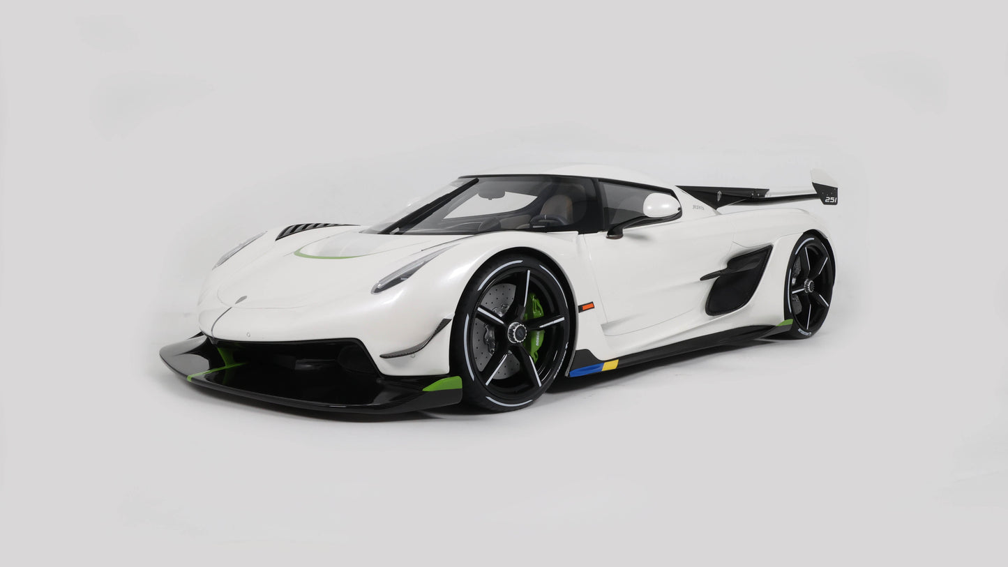 PRECOMMANDE - KOENIGSEGG JESKO WHITE 2019 - GT Spirit - 1/8