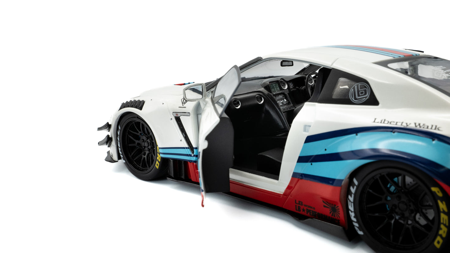 PRECOMMANDE - NISSAN GT-R (R35) W/ LIBERTY WALK BODY KIT 2.0 M 2024 - Solido - 1/18