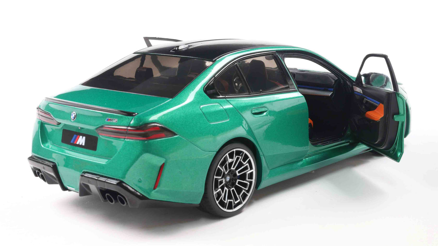 PRECOMMANDE - BMW M5 M ISLE OF MAN GREEN METALLIC 2025 - Solido - 1/18