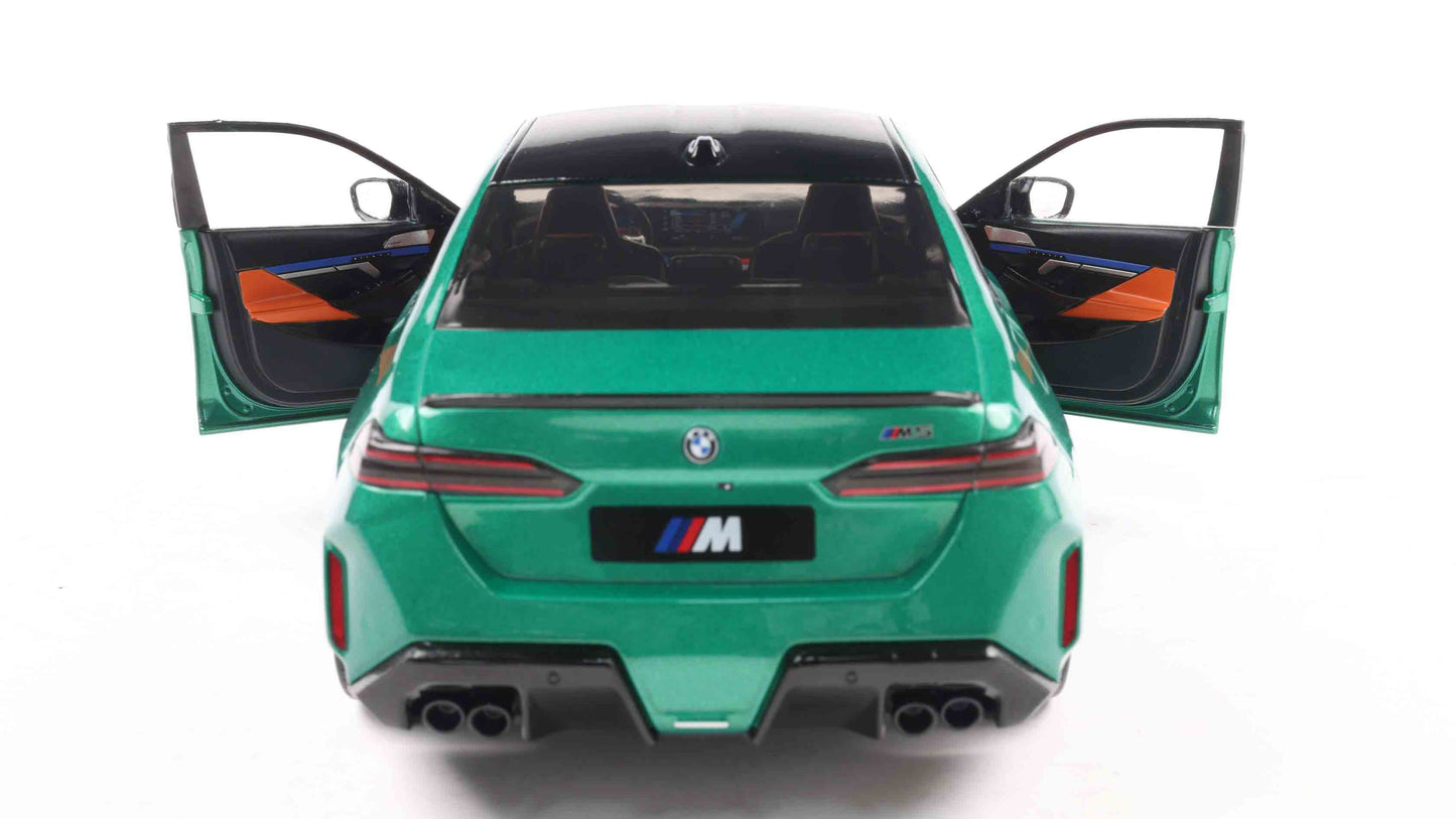 PRECOMMANDE - BMW M5 M ISLE OF MAN GREEN METALLIC 2025 - Solido - 1/18