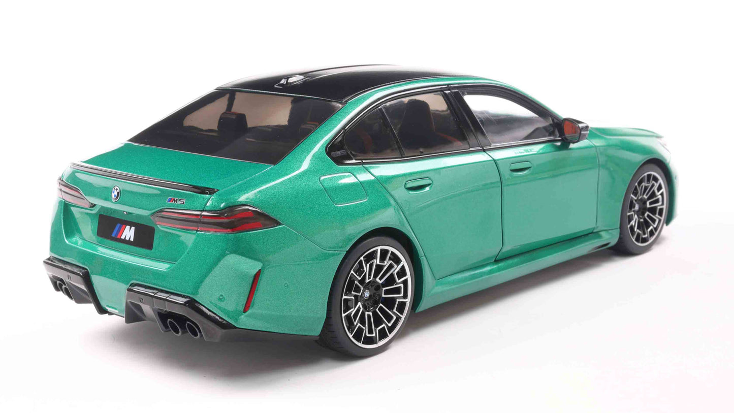 PRECOMMANDE - BMW M5 M ISLE OF MAN GREEN METALLIC 2025 - Solido - 1/18