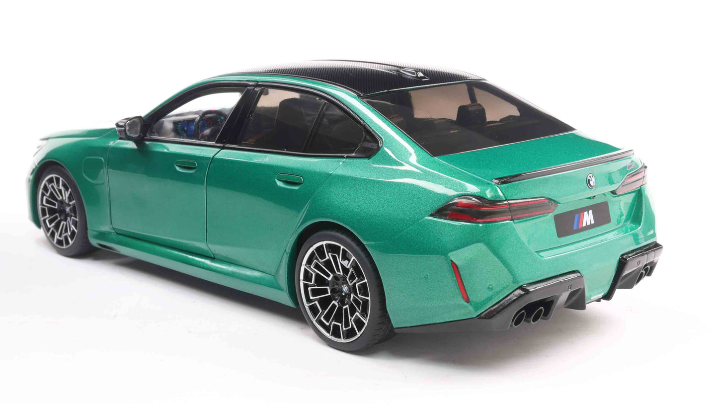 PRECOMMANDE - BMW M5 M ISLE OF MAN GREEN METALLIC 2025 - Solido - 1/18