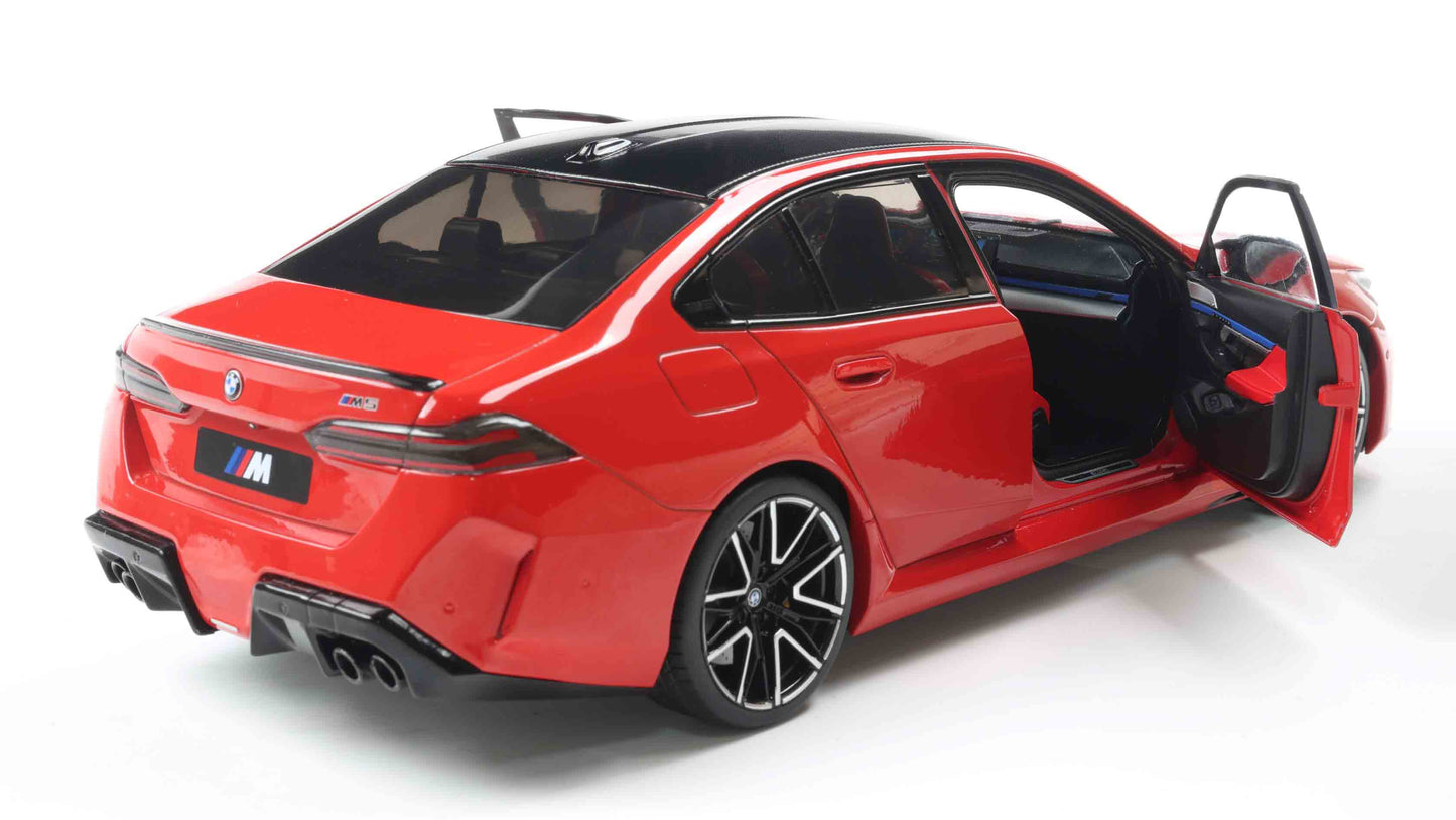 PRECOMMANDE - BMW M5 FIRE RED 2025 - Solido - 1/18