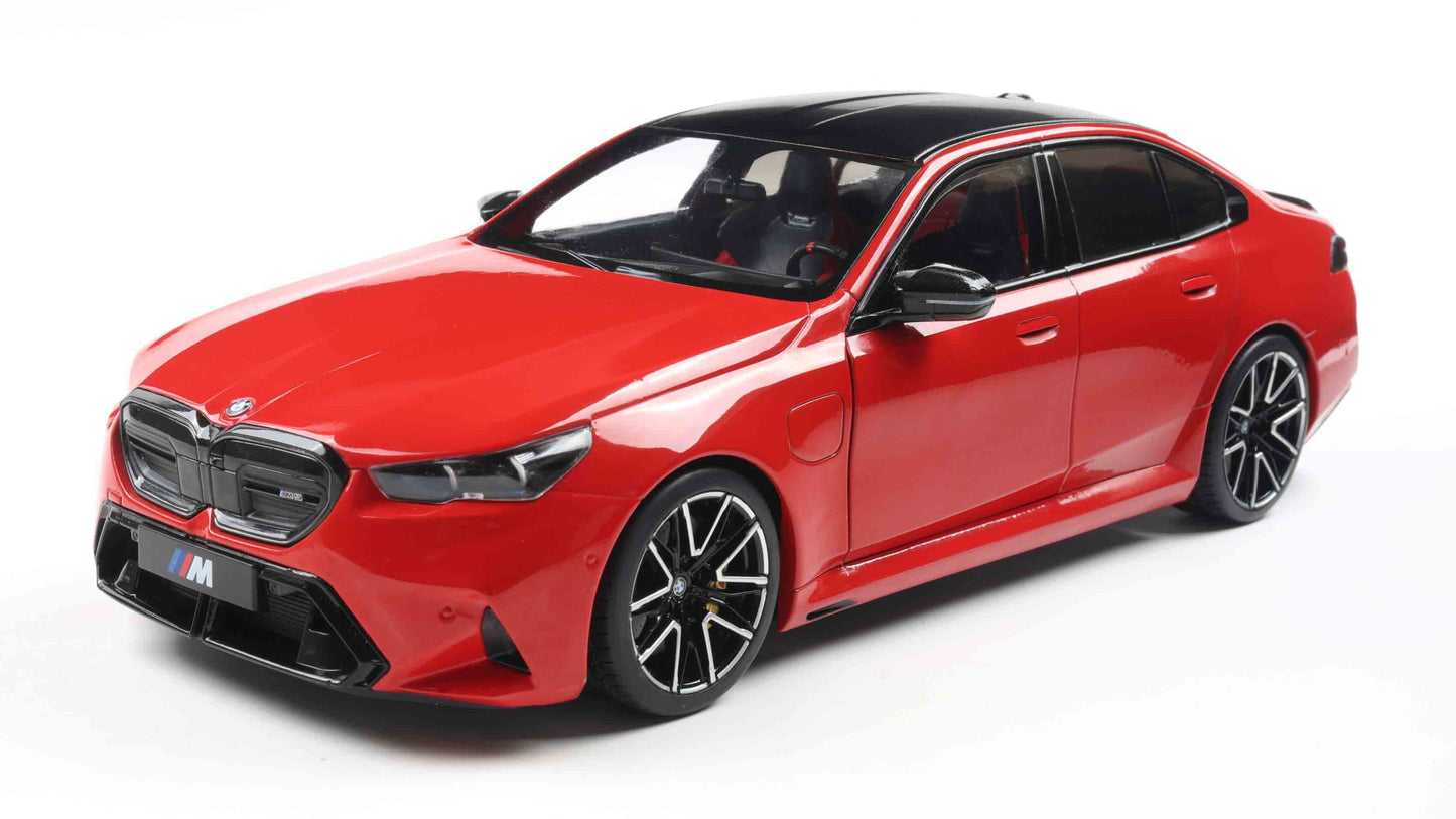 PRECOMMANDE - BMW M5 FIRE RED 2025 - Solido - 1/18