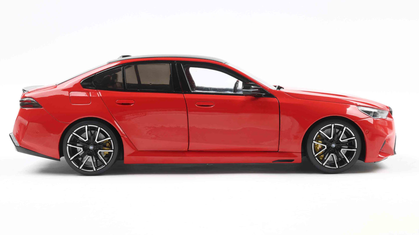 PRECOMMANDE - BMW M5 FIRE RED 2025 - Solido - 1/18