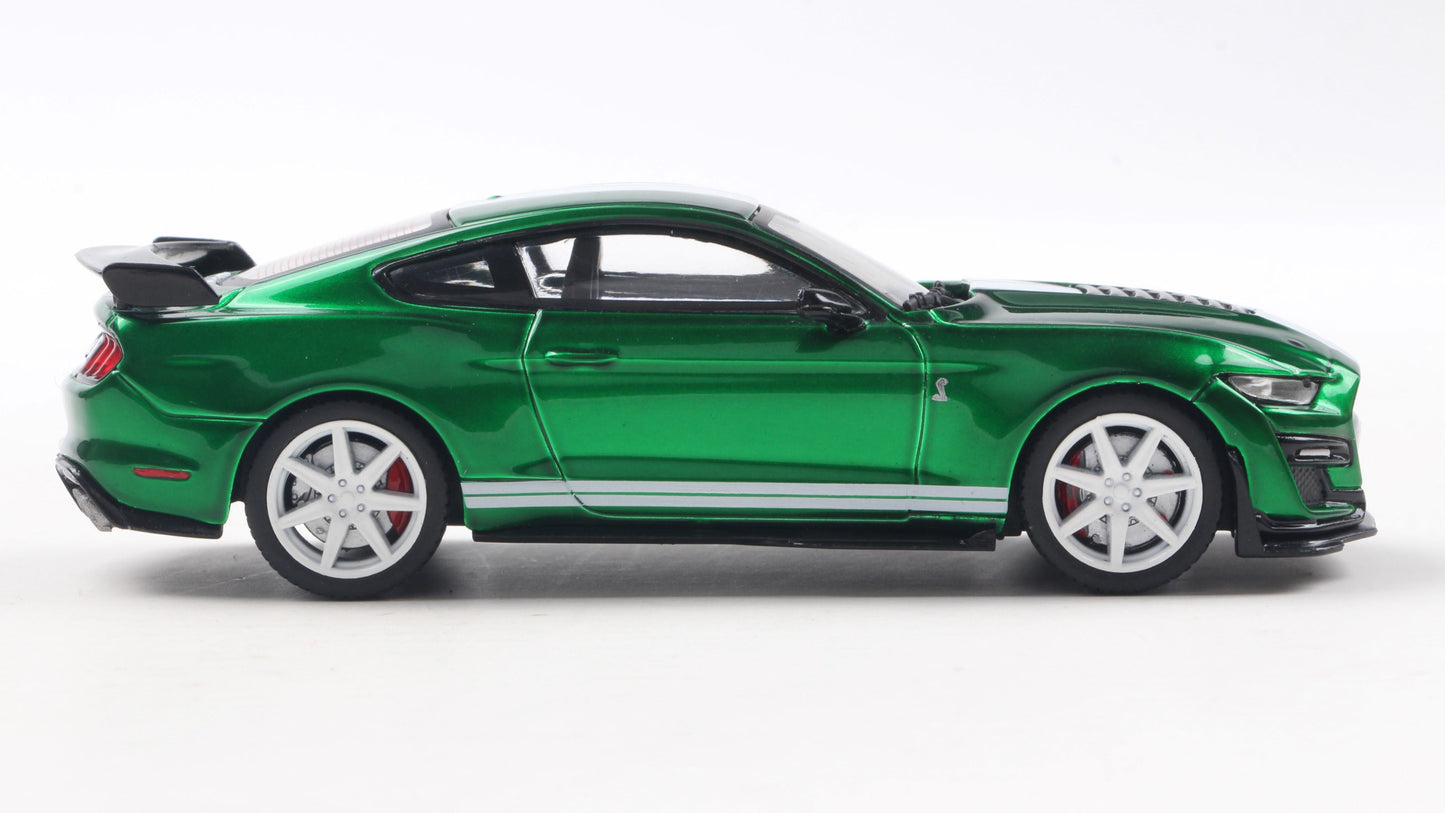 PRECOMMANDE - SHELBY MUSTANG GT500 ERUPTION GREEN METALLIC W/WHITE STRIPES 2020 - Solido - 1/43