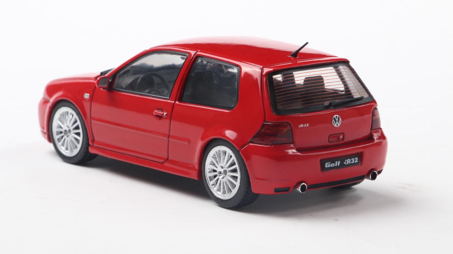 Volkswagen Golf IV R32 Rouge - Solido - 1/43