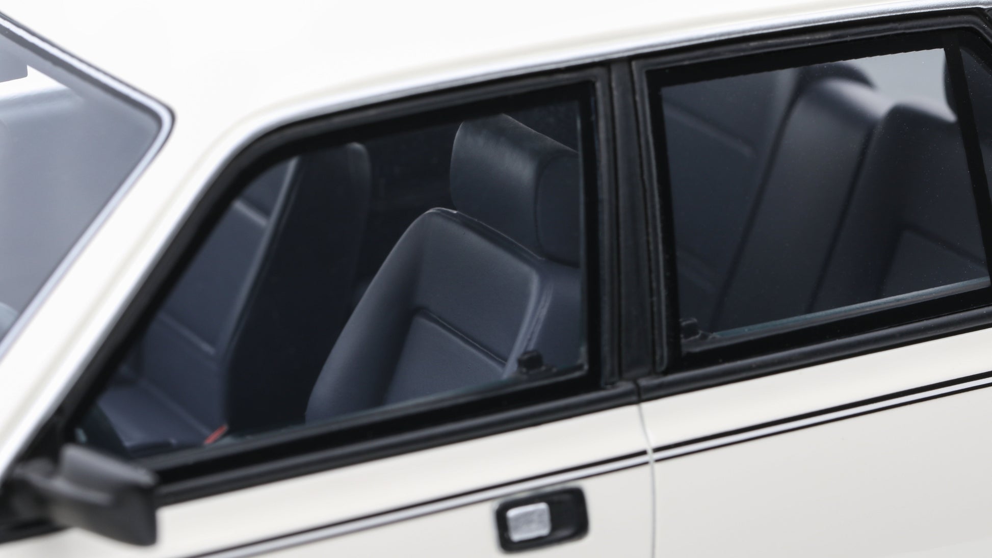 Ottomobile Peugeot 505 V6 Blanc Meije 1989 1/18 neuf OT1108 Ottomobile Peugeot 505 V6 Blanc Meije 1989 1/18 neuf OT1108