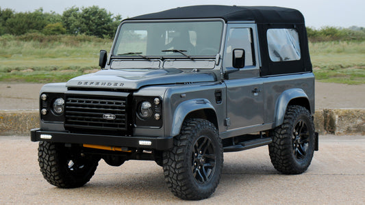 PRECOMMANDE - LAND ROVER DEFENDER 90 SHORT WITH REAR COVER MAT SILVER 2016 - Solido - 1/18