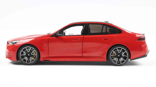 PRECOMMANDE - BMW M5 FIRE RED 2025 - Solido - 1/18