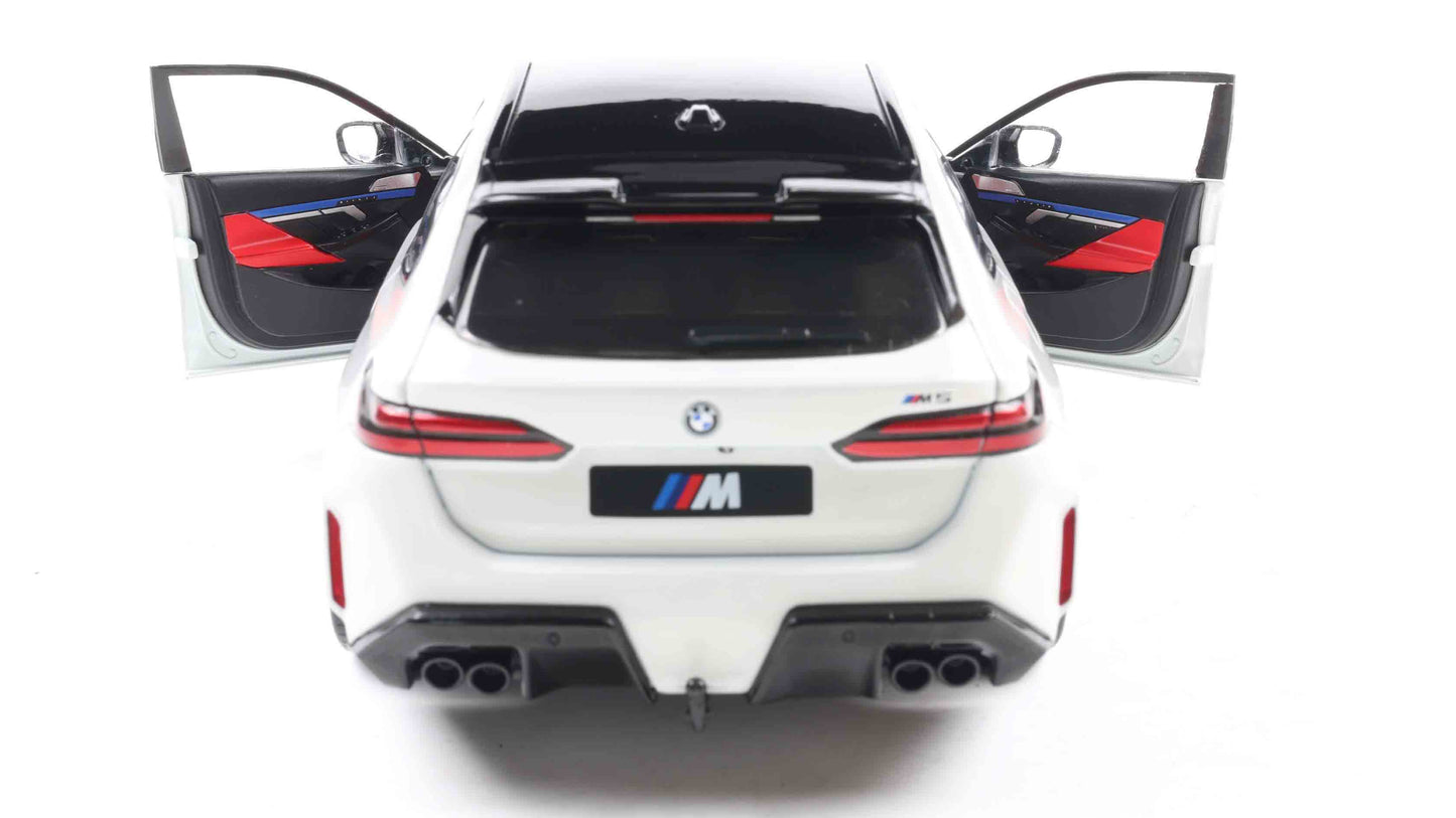 PRECOMMANDE - BMW M5 TOURING ALPINE WHITE 2025 - Solido - 1/18
