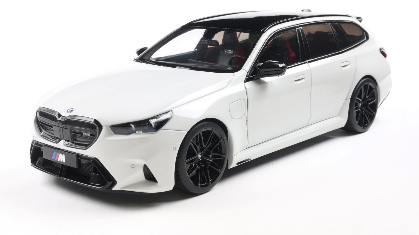 PRECOMMANDE - BMW M5 TOURING ALPINE WHITE 2025 - Solido - 1/18