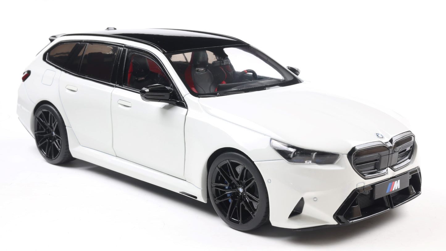 PRECOMMANDE - BMW M5 TOURING ALPINE WHITE 2025 - Solido - 1/18